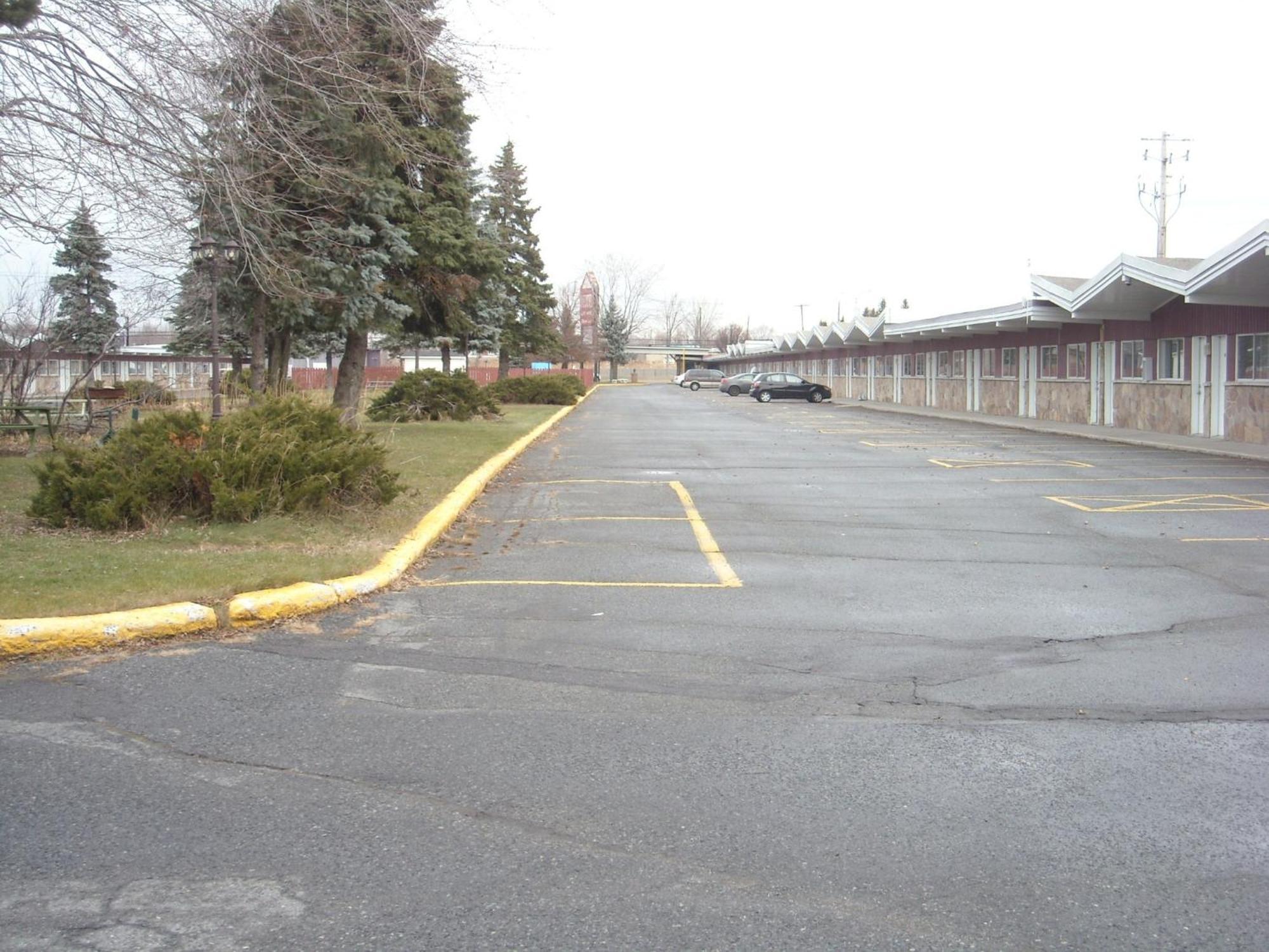 Grand Motel Saint-Hubert Longueuil Exterior photo