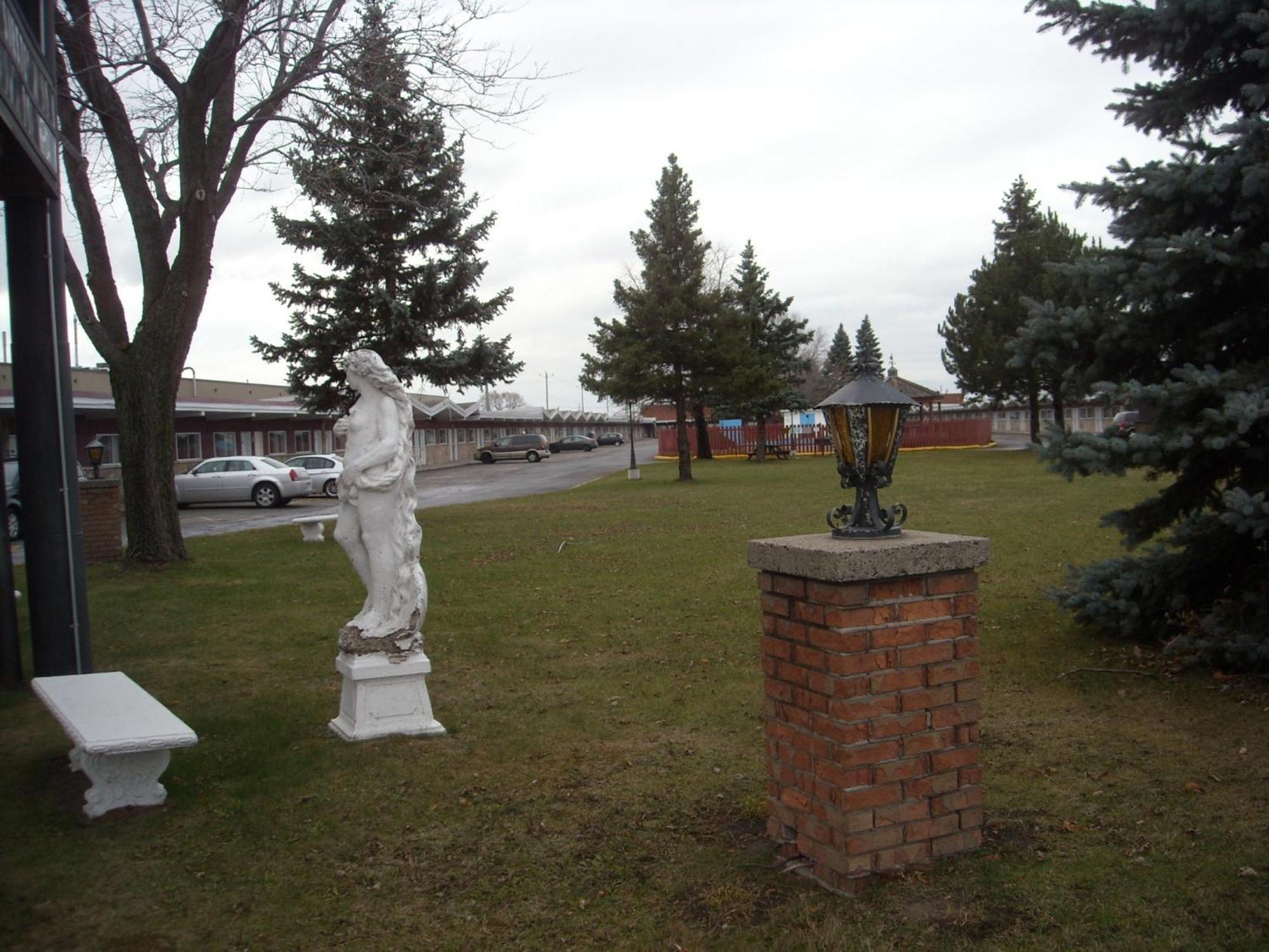 Grand Motel Saint-Hubert Longueuil Exterior photo