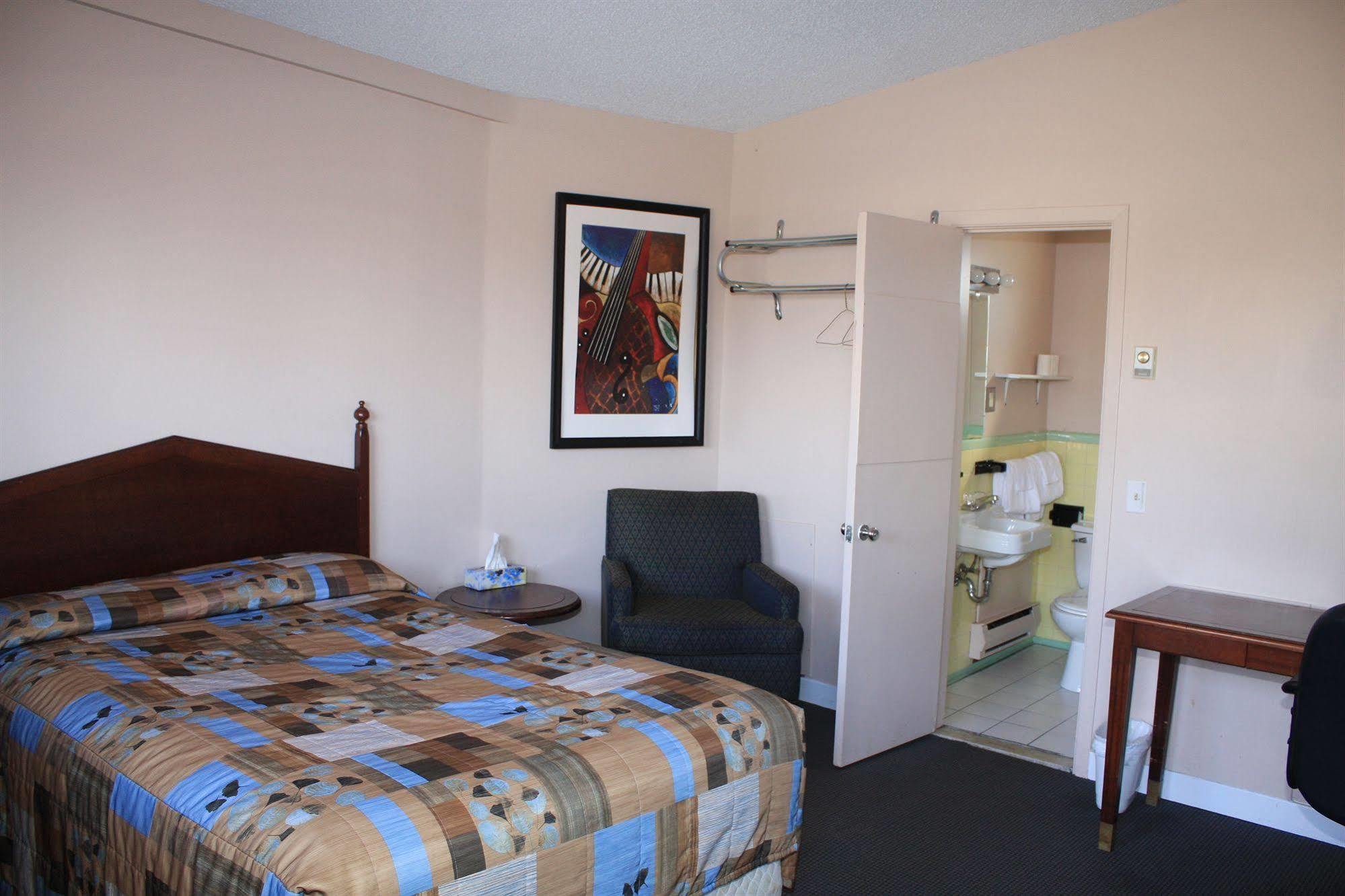 Grand Motel Saint-Hubert Longueuil Exterior photo